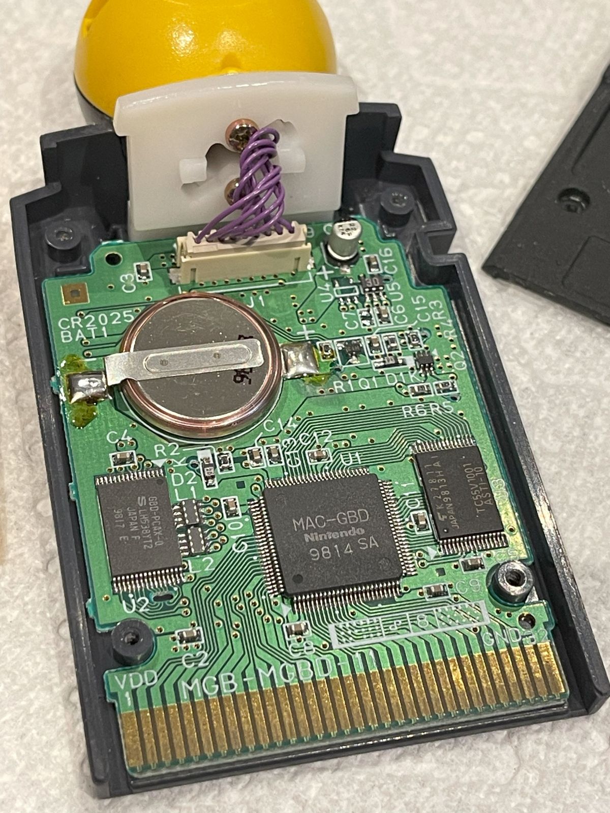 Inside the Game Boy Camera cartridge